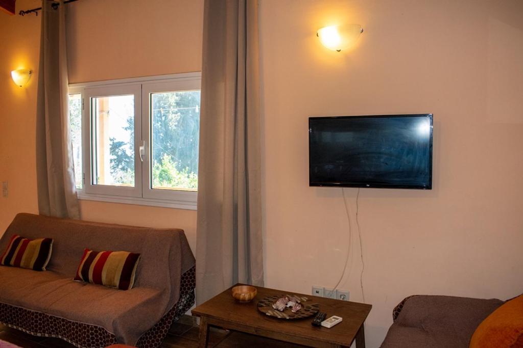 Takis & Eirini Family Apartments Perama  Eksteriør bilde