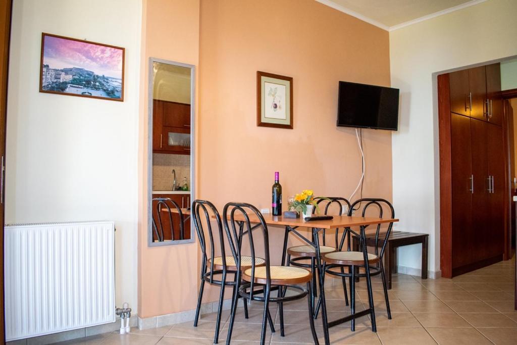 Takis & Eirini Family Apartments Perama  Eksteriør bilde